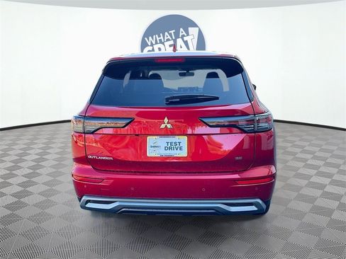 New 2025 Mitsubishi Outlander SE image 6