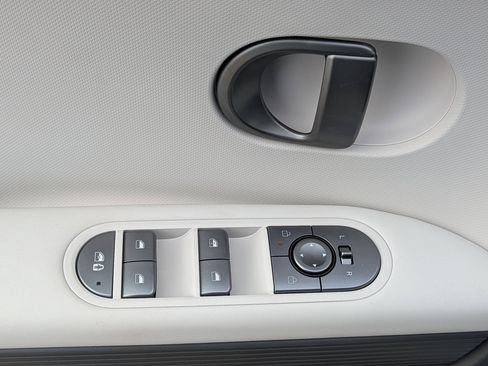 New 2026 Hyundai Ioniq 5 SE image 8