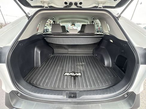 Used 2022 Toyota RAV4 XLE AWD/4WD image 23