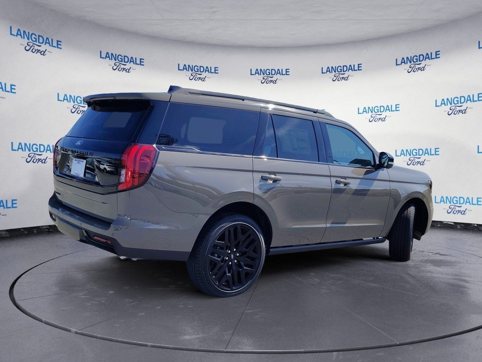 New 2027 Ford Expedition Platinum w/ Stealth Performance Package AWD/4WD image 4