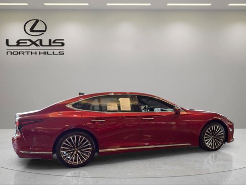 Certified 2025 Lexus LS 500 AWD w/ Luxury Package image 5