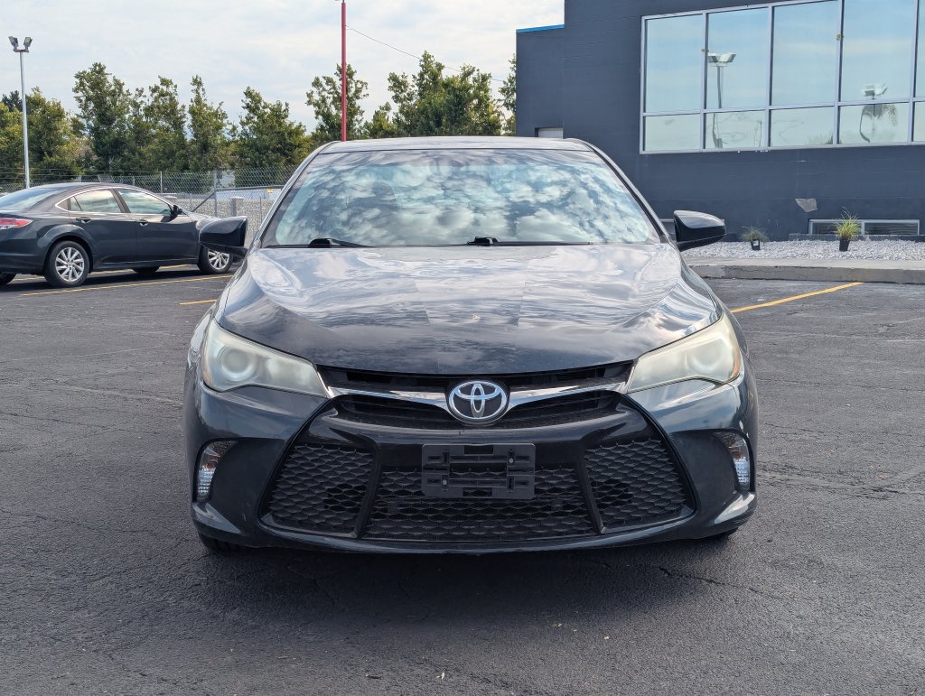 Used 2017 Toyota Camry SE w/ Moonroof Package FWD image 9