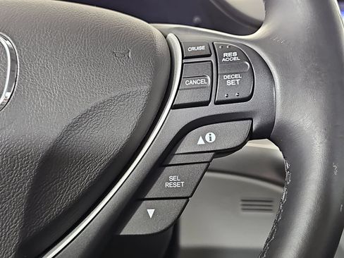 Used 2017 Acura ILX w/ AcuraWatch Plus Package FWD image 17