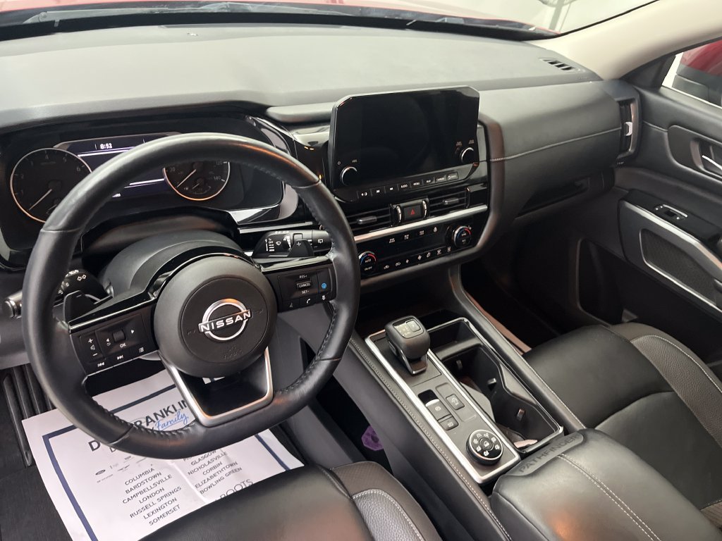 Used 2022 Nissan Pathfinder SL w/ SL Black Package AWD/4WD image 14