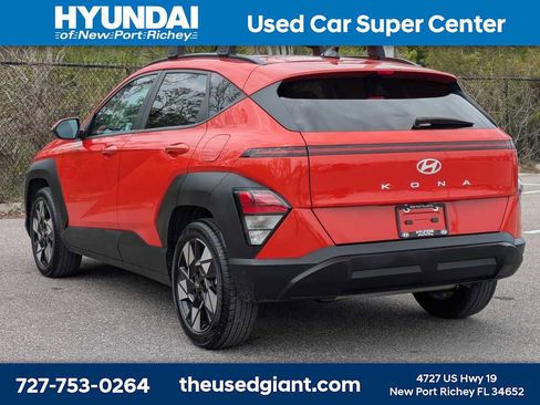 Used 2024 Hyundai Kona SEL w/ Convenience Package FWD image 3