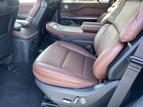 New 2026 Lincoln Navigator Reserve AWD/4WD image 15