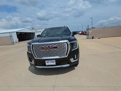 Used 2024 GMC Yukon XL Denali w/ Denali Reserve Package RWD image 2