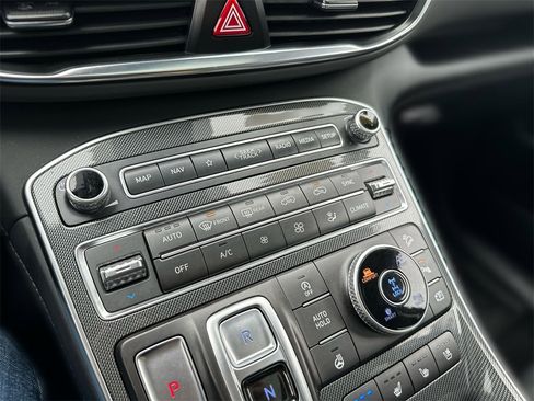 Used 2021 Hyundai Santa Fe Limited image 18