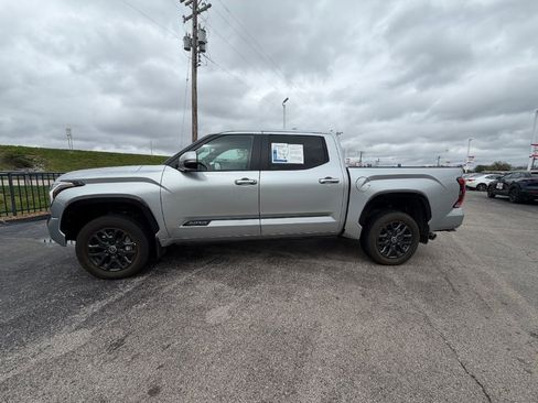 Used 2024 Toyota Tundra Platinum AWD/4WD image 4