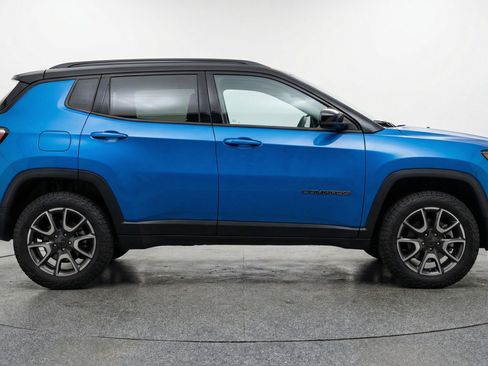 Used 2025 Jeep Compass Trailhawk image 11
