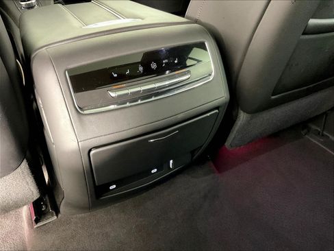 Used 2024 Cadillac Escalade Sport AWD/4WD image 10