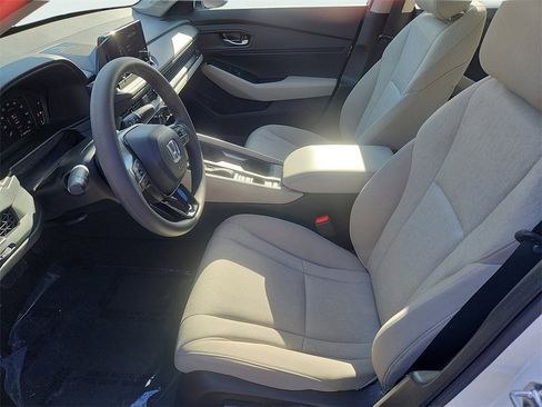 Used 2025 Honda Accord SE image 15