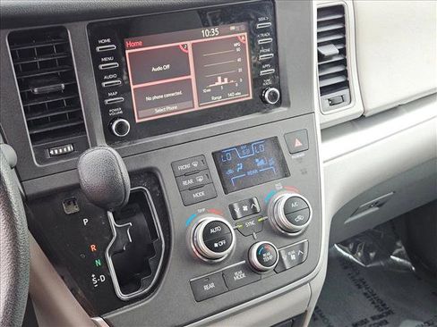 Used 2020 Toyota Sienna L image 13
