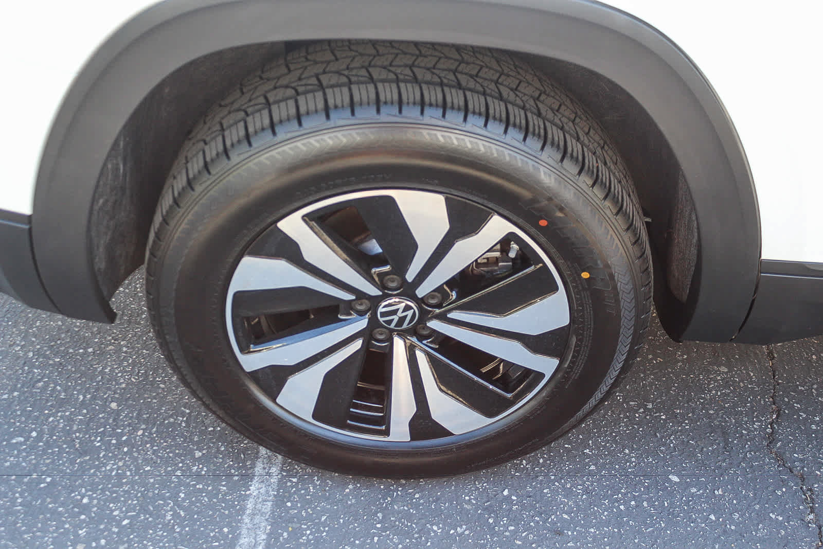 Used 2024 Volkswagen Atlas SE FWD image 8