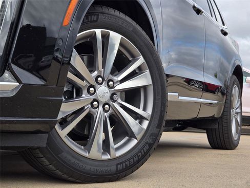 New 2025 Cadillac XT6 Premium Luxury w/ Technology Package FWD image 8