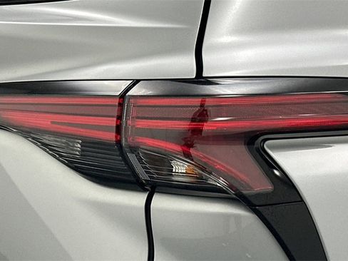 Certified 2023 Toyota Sienna XSE image 23