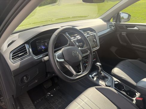 Certified 2022 Volkswagen Tiguan SE AWD/4WD image 17