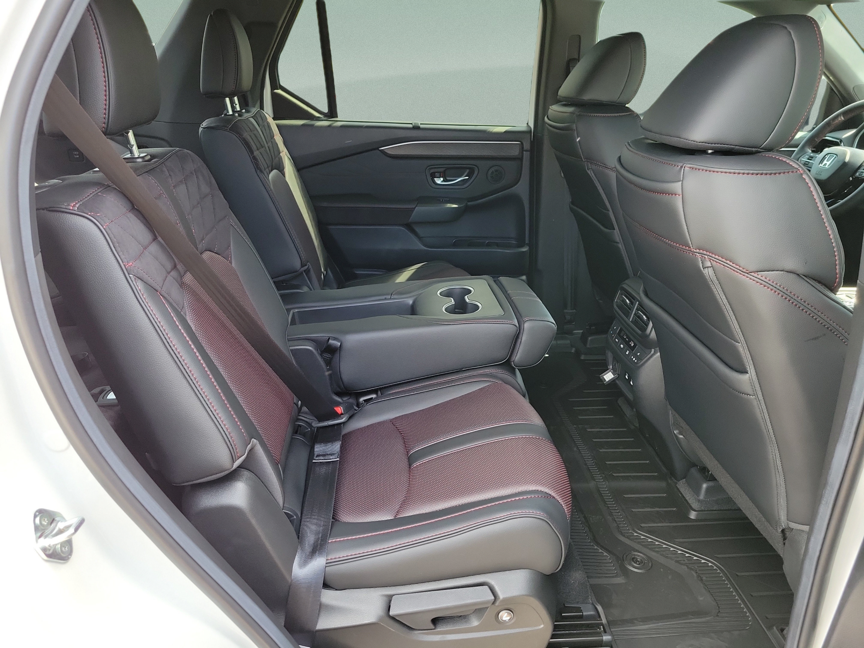 New 2026 Honda Pilot Black Edition image 10