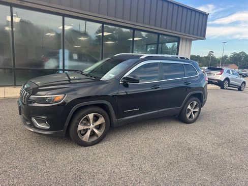 Used 2021 Jeep Cherokee Limited w/ Elite Package FWD image 2