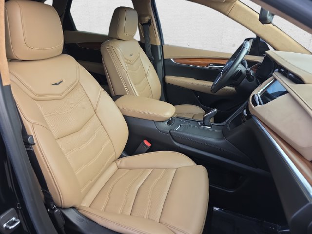 Used 2017 Cadillac XT5 Platinum AWD/4WD image 10