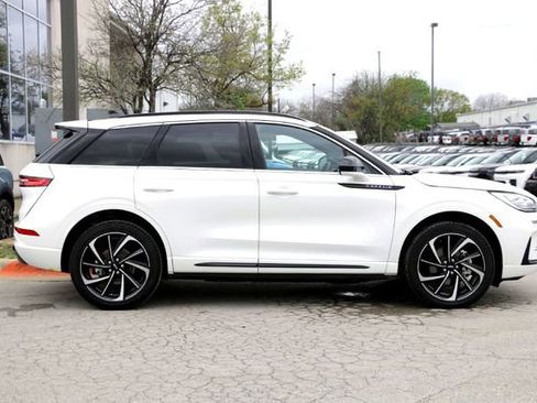 Used 2025 Lincoln Corsair Grand Touring image 4