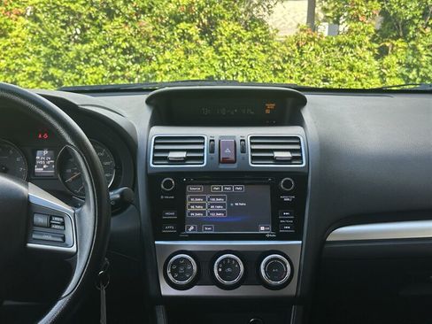Used 2015 Subaru Crosstrek 2.0i Premium w/ Moonroof Package AWD/4WD image 9