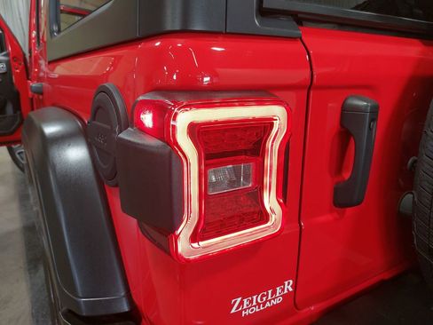 Used 2022 Jeep Wrangler Unlimited Sport AWD/4WD image 34