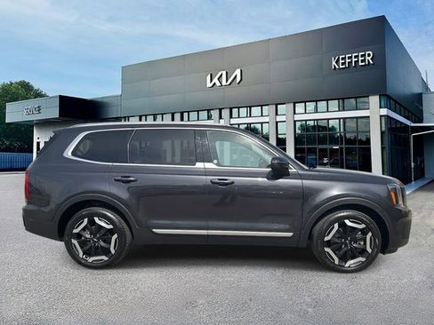 Certified 2025 Kia Telluride S image 9