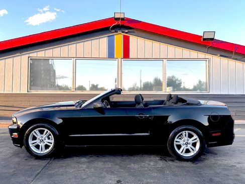 Used 2014 Ford Mustang Convertible image 5