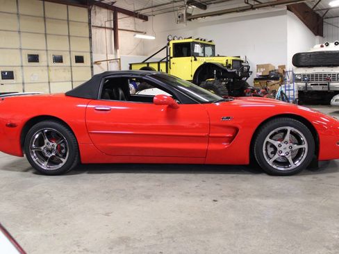 Used 2004 Chevrolet Corvette Convertible w/ Preferred Equipment Group image 7