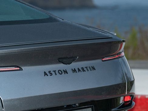 Used 2025 Aston Martin DB12 Coupe image 24