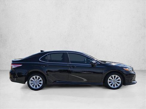 Used 2020 Toyota Camry LE FWD image 4