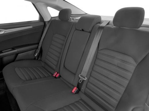 Used 2017 Ford Fusion SE w/ Fusion SE Technology Package image 14