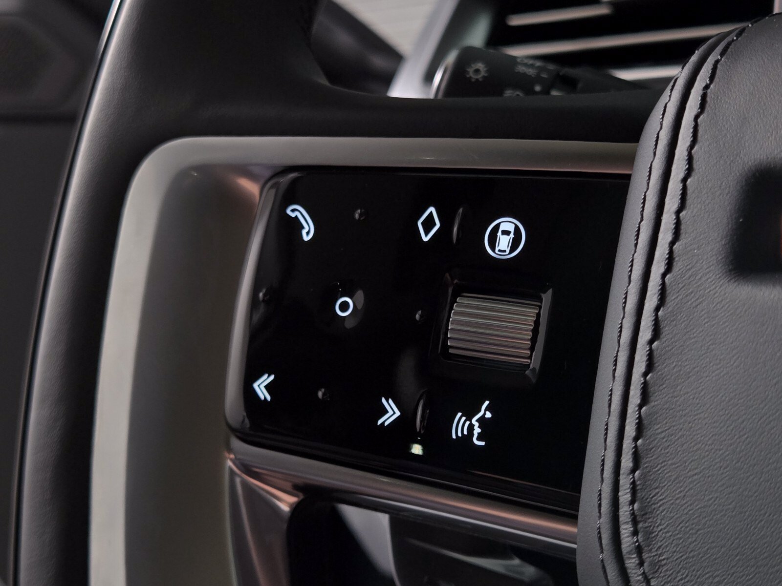 New 2026 Land Rover Range Rover Autobiography AWD/4WD image 24