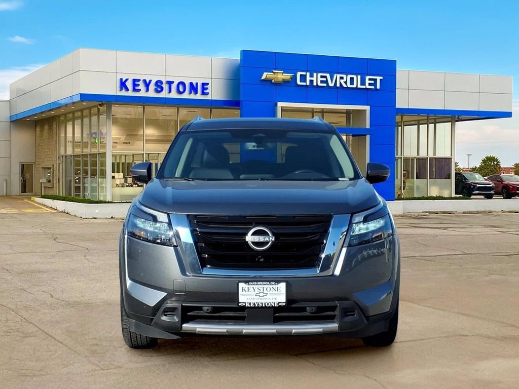 Used 2025 Nissan Pathfinder SL FWD image 2