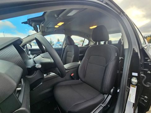 Used 2025 Nissan Sentra S image 22