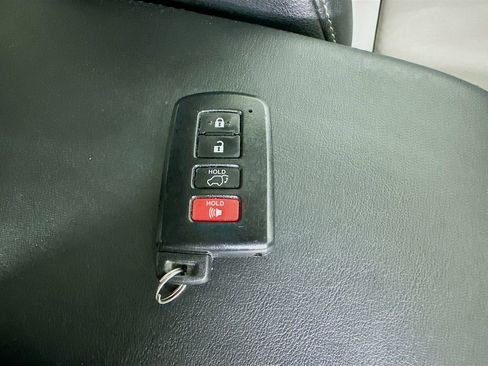 Used 2017 Toyota RAV4 Platinum FWD image 42