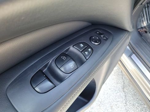 Used 2020 Nissan Pathfinder SL FWD image 18