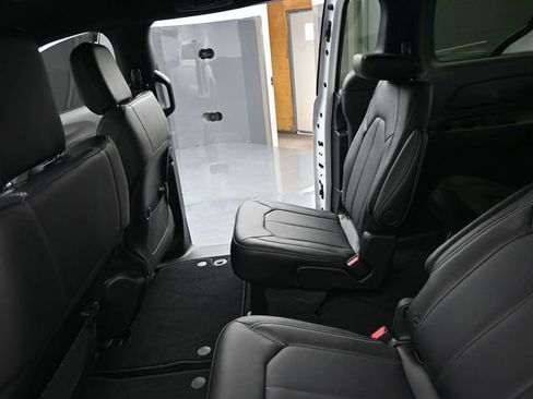 New 2025 Chrysler Voyager LX image 14