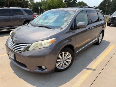 Used 2011 Toyota Sienna Limited w/ Premium Pkg