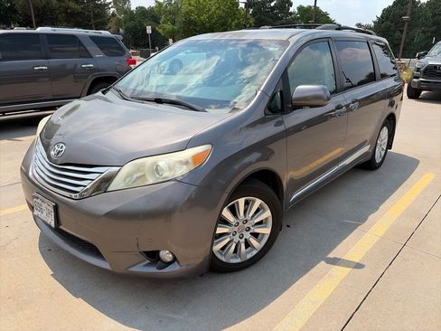 Used 2011 Toyota Sienna Limited w/ Premium Pkg AWD/4WD image 1
