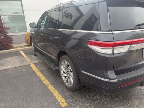 Used 2022 Lincoln Navigator Reserve AWD/4WD image 2