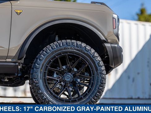 Used 2025 Ford Bronco Badlands AWD/4WD image 14