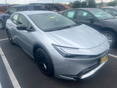 New 2026 Toyota Prius SE image 3