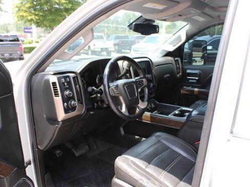 Used 2019 GMC Sierra 2500 Denali w/ Duramax Plus Package AWD/4WD image 19