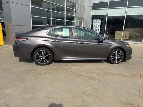 Used 2019 Toyota Camry SE image 8