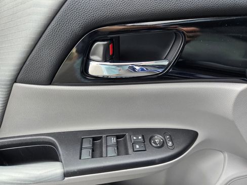Used 2016 Honda Accord LX image 17