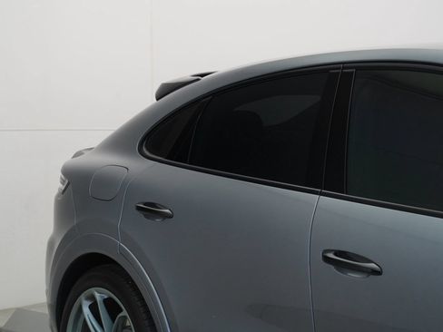 Used 2026 Porsche Cayenne GTS AWD/4WD image 7