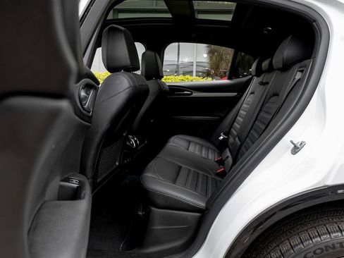 Used 2024 Alfa Romeo Stelvio Veloce image 28