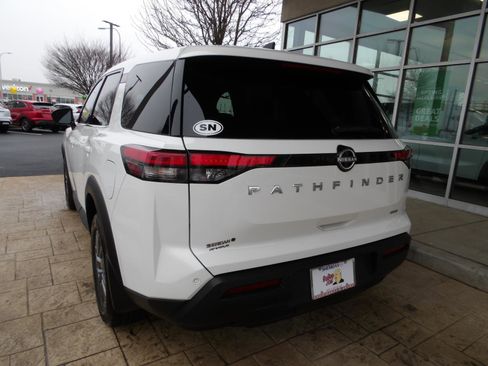 Certified 2024 Nissan Pathfinder S image 5